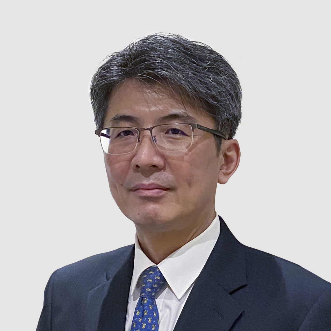 Satoru Ise ist VP of Administration and Business Planning bei Essex Solutions Japan, eine Rolle, die er im Dezember 2024 übernahm. Zuvor war er als Vice President of Global Research & Development tätig, nachdem er im April 2023 befördert wurde. Zuvor hatte er als Managing Director erfolgreich den Lackdrahtbetrieb in Malaysia geleitet. Ise arbeitete bei Essex zunächst drei Jahre lang als Managing Director des Lackdrahtbetriebs in Europa während eines ersten europäischen Joint Ventures 2017 und der Entwicklung von HVWW®. Mit über 20 Jahren Erfahrung in der Geschäftsentwicklung war Ise zuvor als Director of Business Planning and Development bei OFS Fitel LLC sowie als Manager of Overseas Business Development bei einem Telekommunikationsunternehmen tätig. Er besitzt einen Abschluss von der Kansai University, Fakultät für Ingenieurwesen, in Osaka, Japan.