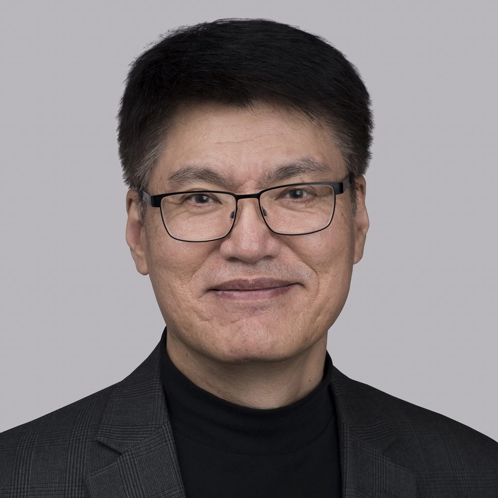 Don Lee ist Chief Financial Officer bei Essex Solutions, und war zuvor zwei Jahre lang als Vice President of Finance und Controller bei Superior Essex tätig. In seiner aktuellen Position leitet Lee die globalen Finanzkontrollen und das Reporting für die Produktionsbetriebe des Unternehmens. Bevor er zu Superior Essex kam, verbrachte er fast 15 Jahre bei LG Electronics, wo er als CFO und VP of Operations für den Betrieb in den USA tätig war, nachdem er als Controller und VP of Shared Service Centers in das Unternehmen kam. Lee hat einen Bachelorabschluss in Rechnungswesen von der Southern Illinois University und einen MBA in Rechnungswesen und Finanzen von der University of Illinois. Er ist zertifizierter Bilanzbuchhalter (CMA) sowie amtlich zugelassener Buch- und Rechnungsprüfer (CPA) und bringt seine umfassende Finanzexpertise in seine Führungsposition ein.